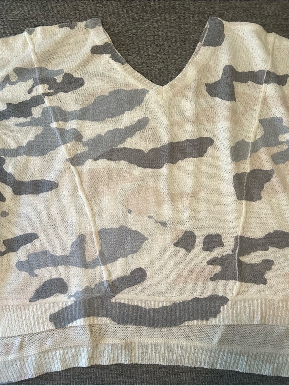 POL women’s V-Neck Camouflage Knit Sweater - Cream & Gray